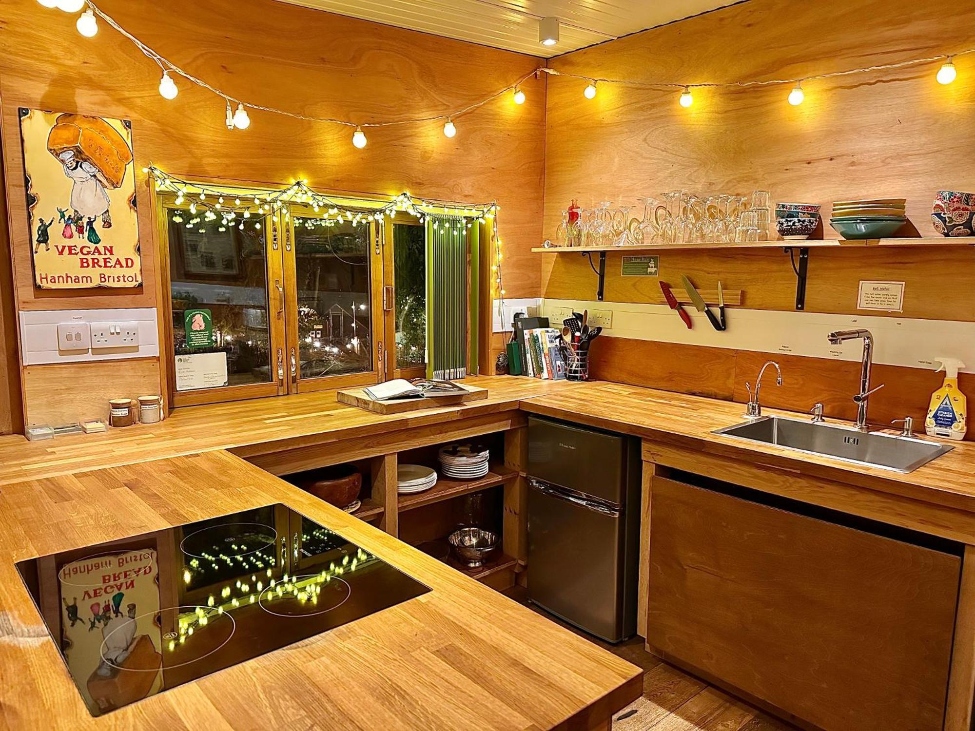 Гостевой дом The Base Vegan Retreat Animal Sanctuary Warmley